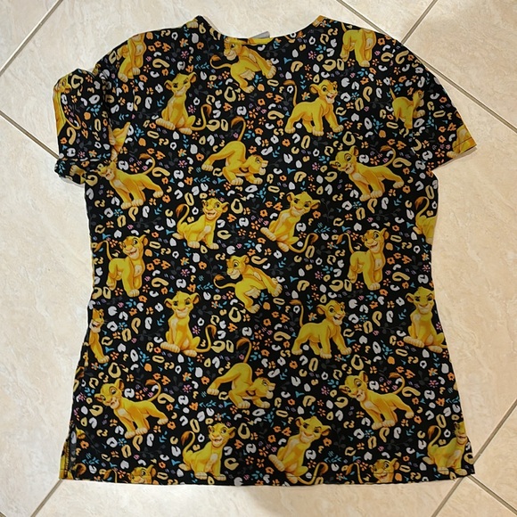 Disney scrub top size medium Lion King - Picture 2 of 3